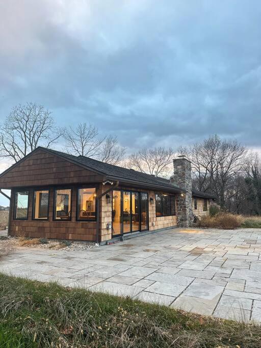 Mountain View Cabin on private 200 Acre Farm - Housity