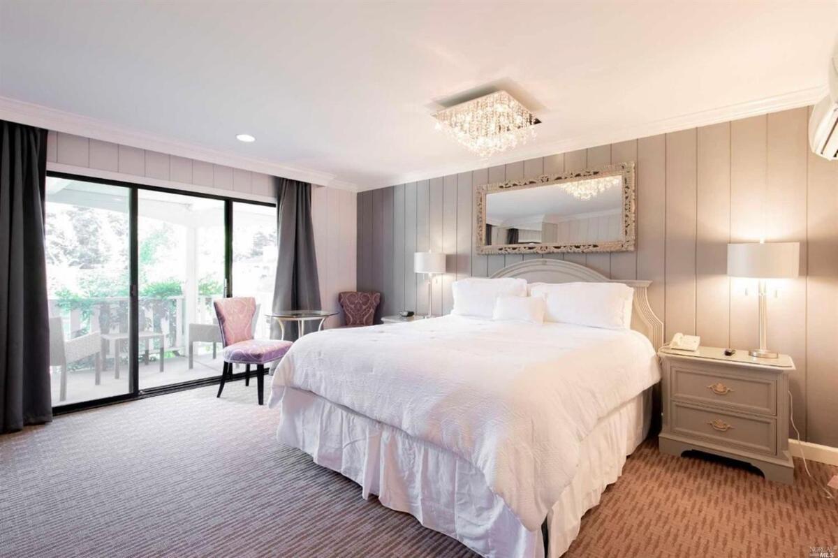 1 bed - 1 bath - Silverado Resort Experience - Housity