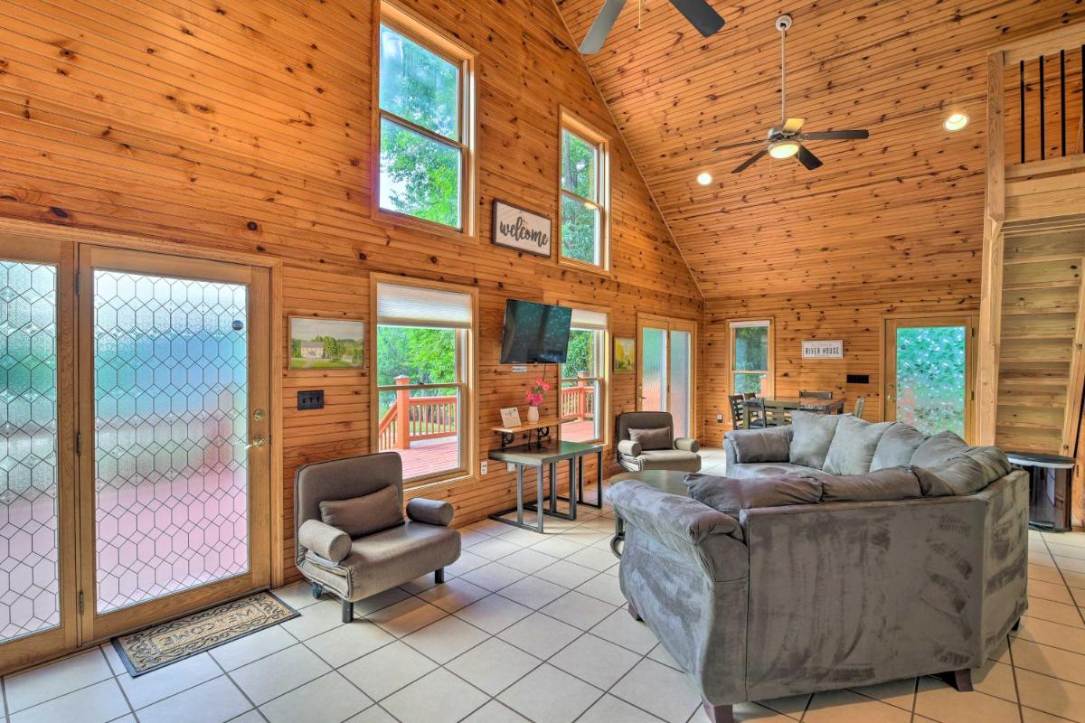 Secluded Ryman Riviera Home Steps to River - Housity
