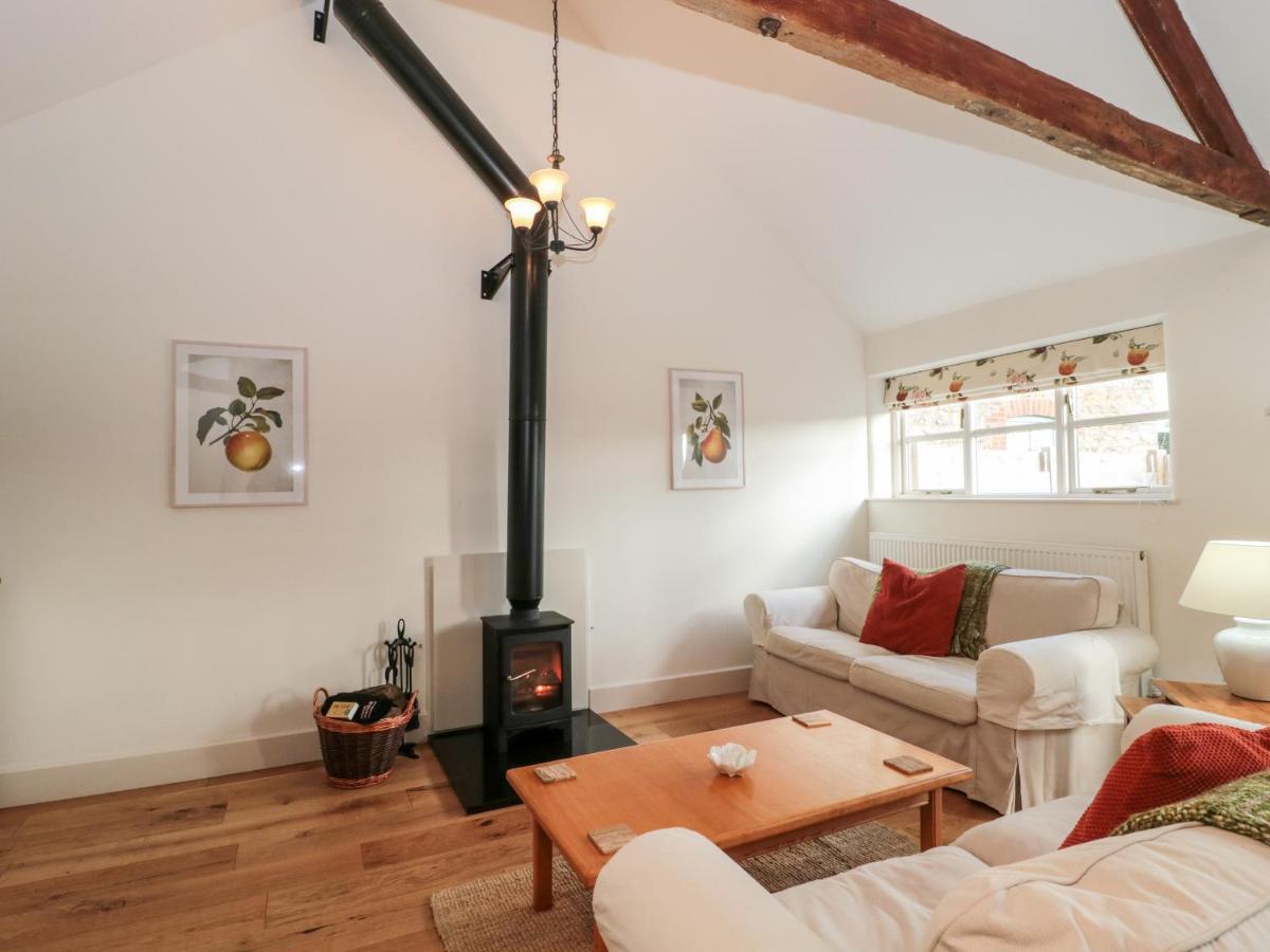 Tom's Barn - Housity
