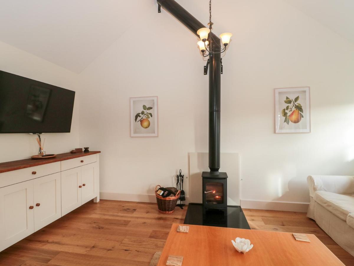 Tom's Barn - Housity