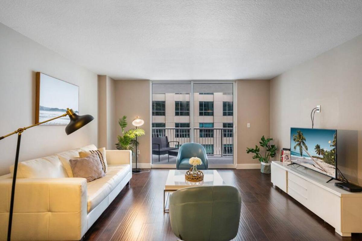 Modern 1 Bedroom In The Heart Of Brickell Key - Housity