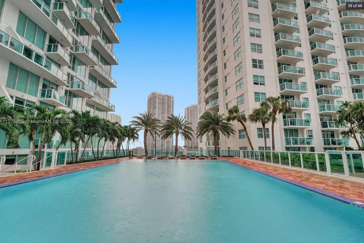 Amazing Loft style 1 Bed with Water and City Views - Housity