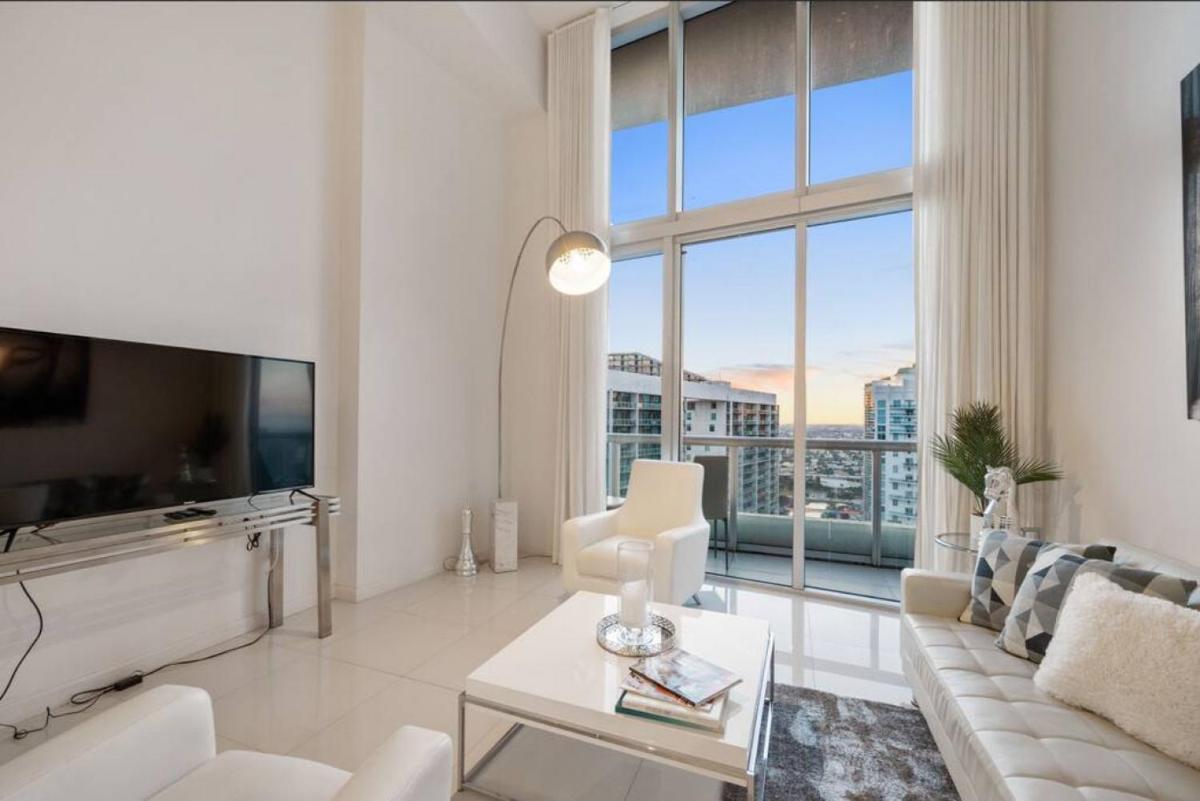 Beautiful One Bedroom Condo 16ft ceilings at the W - Housity