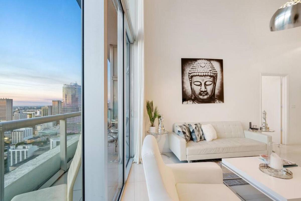 Beautiful One Bedroom Condo 16ft ceilings at the W - Housity