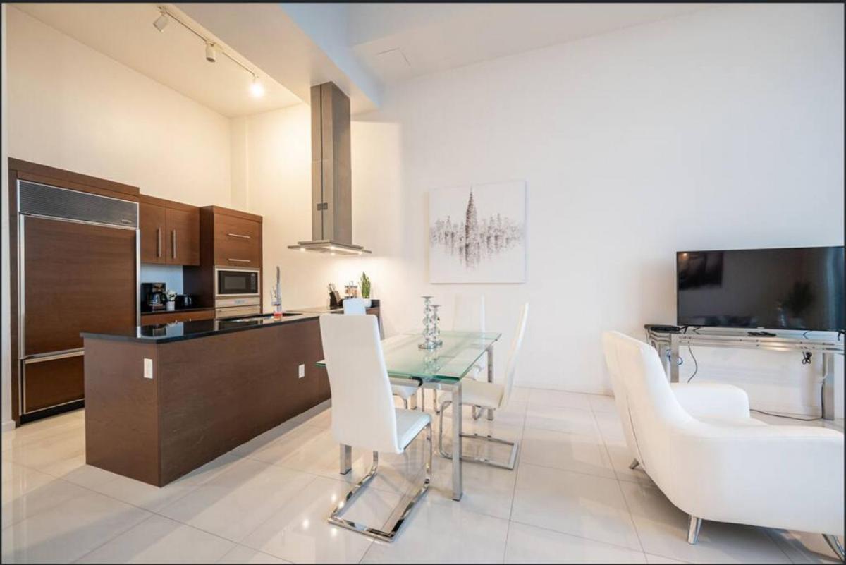 Beautiful One Bedroom Condo 16ft ceilings at the W - Housity