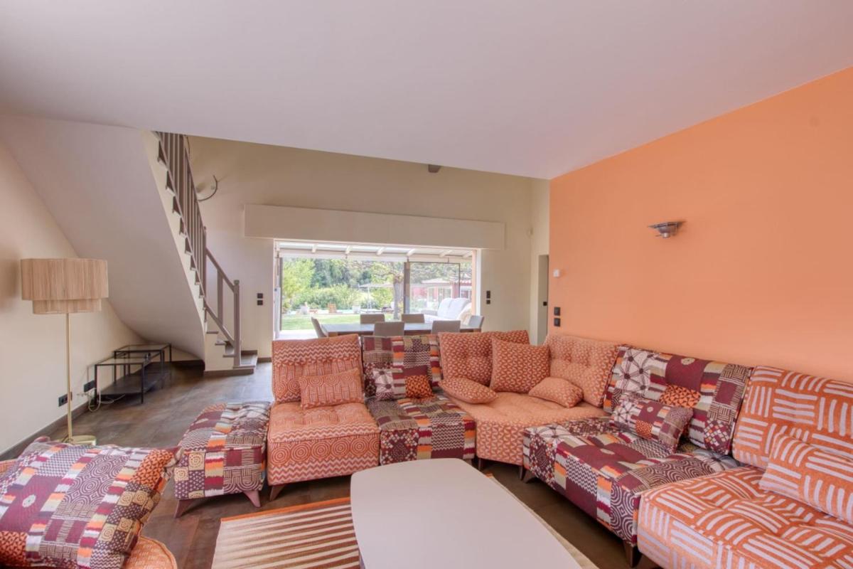 Beautiful house with pool and garden - Housity