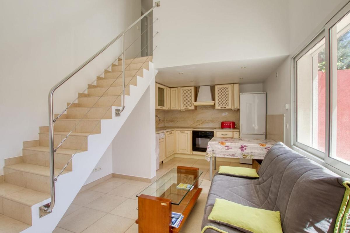 Beautiful house with pool and garden - Housity