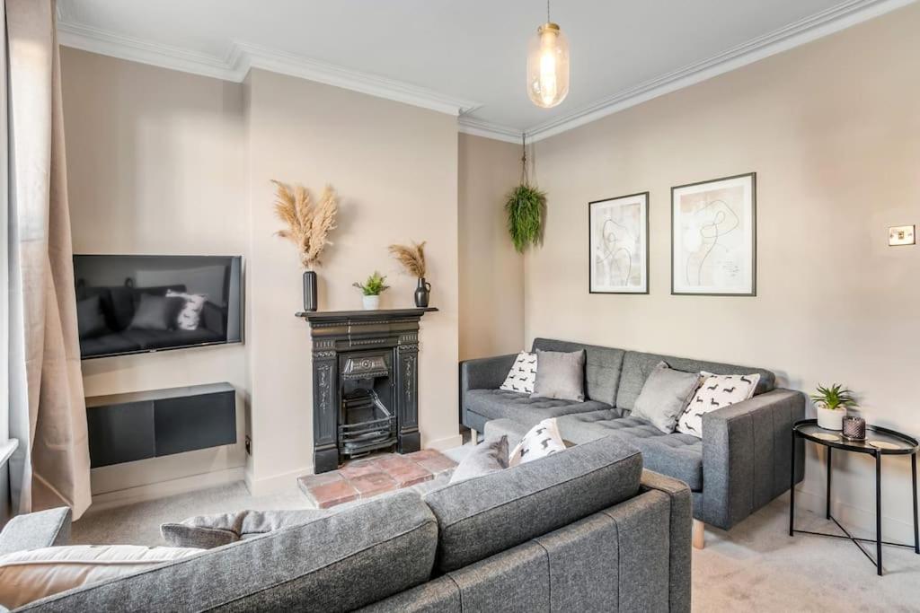 Newly refurbished 5 guest house - Housity