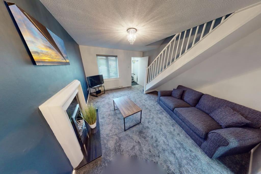 HU-Nine Dock House - Sleeps 4 - Housity