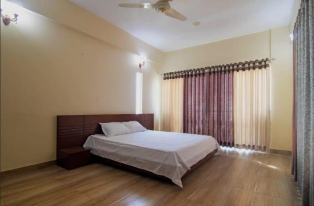 Bashundharai Gorgeous Full Furnished Flat - Housity