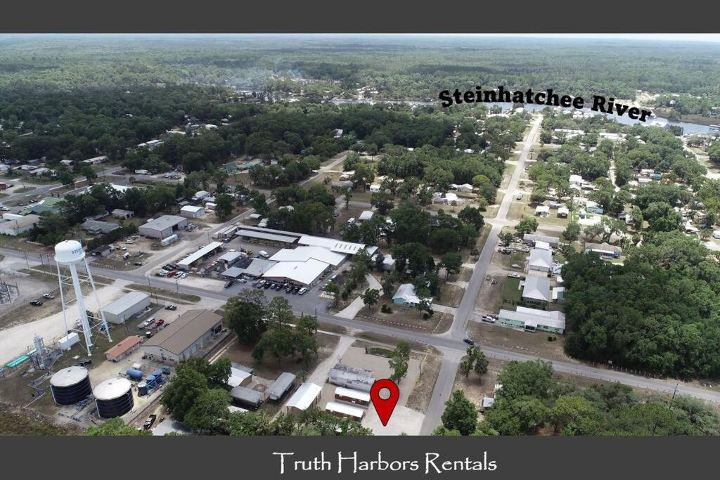Truth Harbors Cabin 3 - Downtown Steinhatchee - Housity