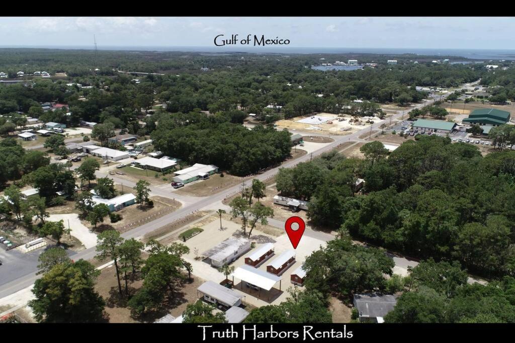 Truth Harbors Cabin 3 - Downtown Steinhatchee - Housity