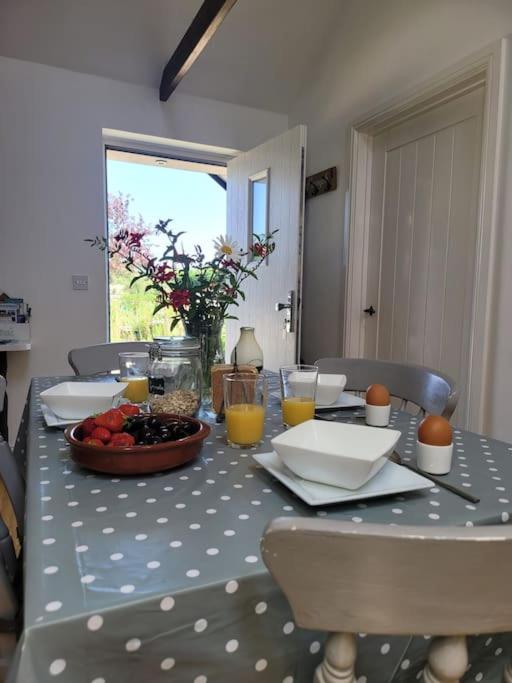 Willow Cottage in idyllic location - Housity