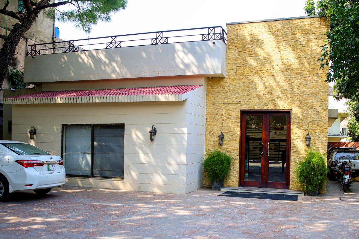 Suitetrails - Shelton Residency Lahore