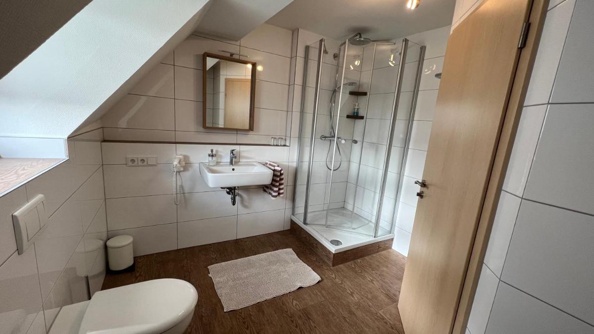 Hotel & Restaurant Zum Karpfen - Housity
