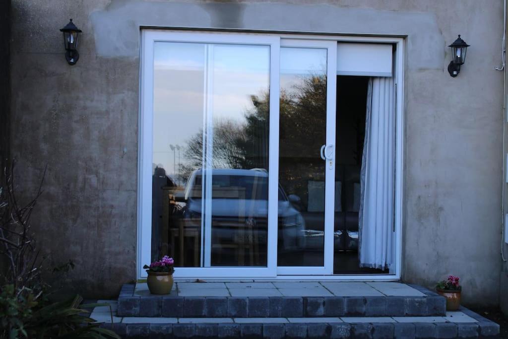 Sea View Studio - Housity