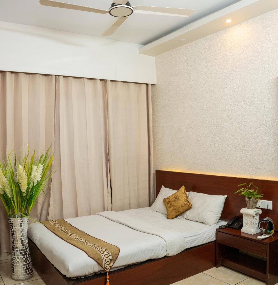 Laguna Beach Hotel & Resort - Housity