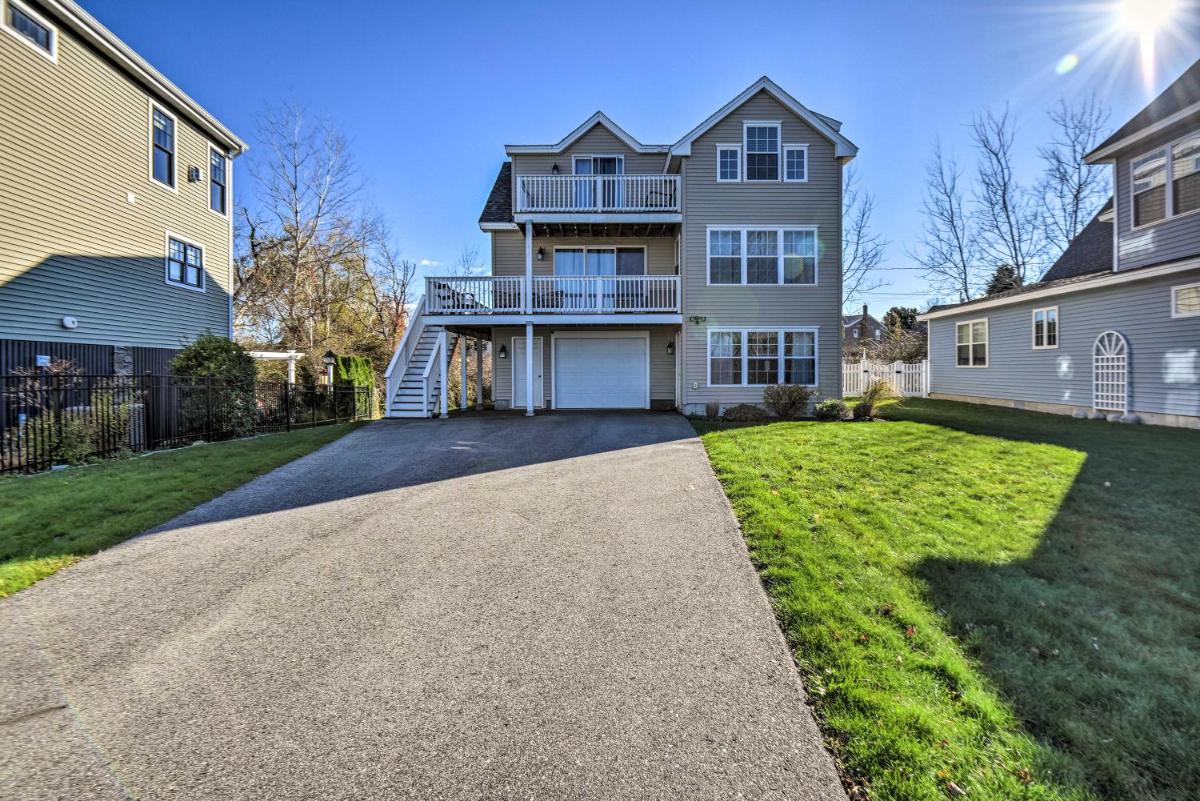 Wells Home with Wraparound Deck Walk to Beach! - Housity