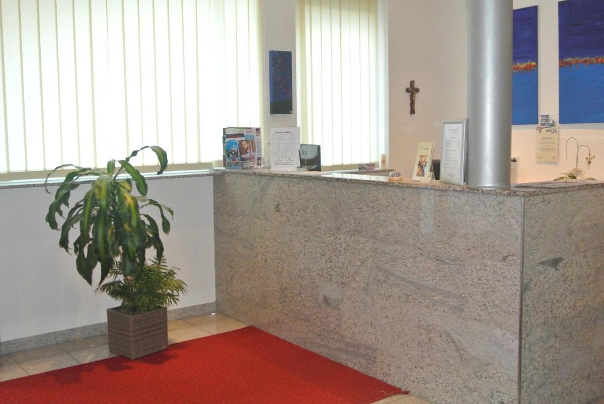 Hotel Art-Ambiente - Housity