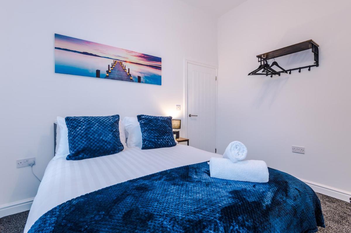 Stylish and Modern Liverpool Apartment Free Wifi and Netflix - Housity