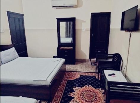 FOUR SEASONS - Housity