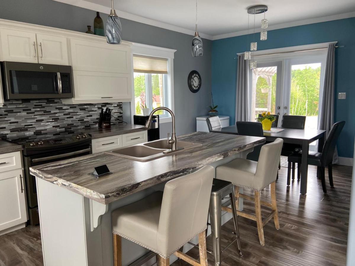 Stunning Ocean View Home - Cozy Cove Chalet - Housity