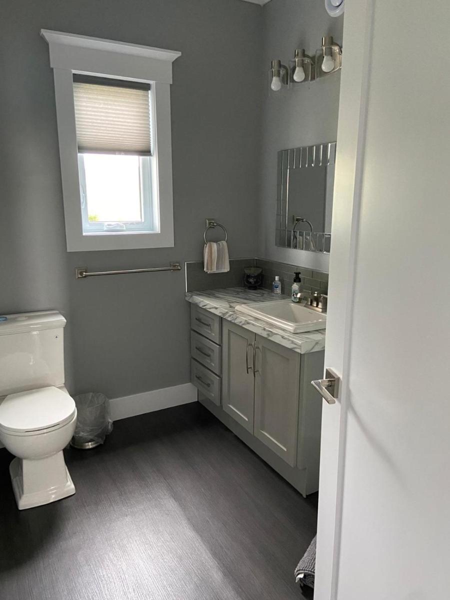 Stunning Ocean View Home - Cozy Cove Chalet - Housity
