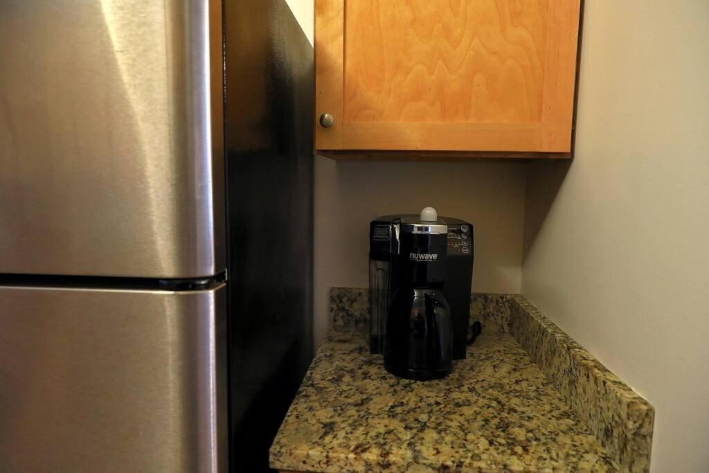 Entire Atlanta Condo Minutes from Downtown - Housity