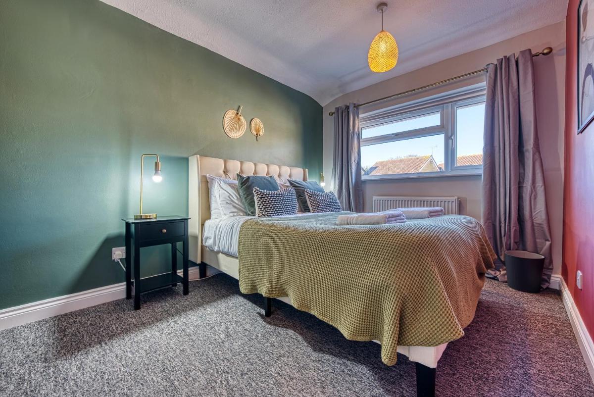 Suitetrails - Stratton Heights by Apricity Property - 3 bedroom house, great for work or leisure, pet friendly