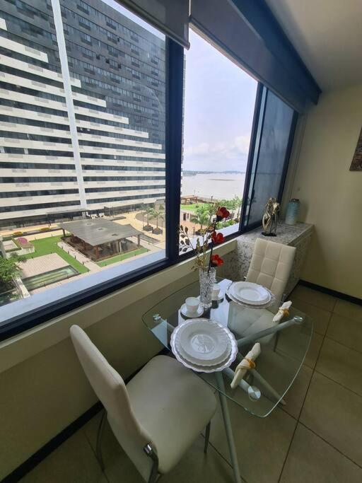 Habitacion Matrimonial Vista Rio junto Wyndham - Housity