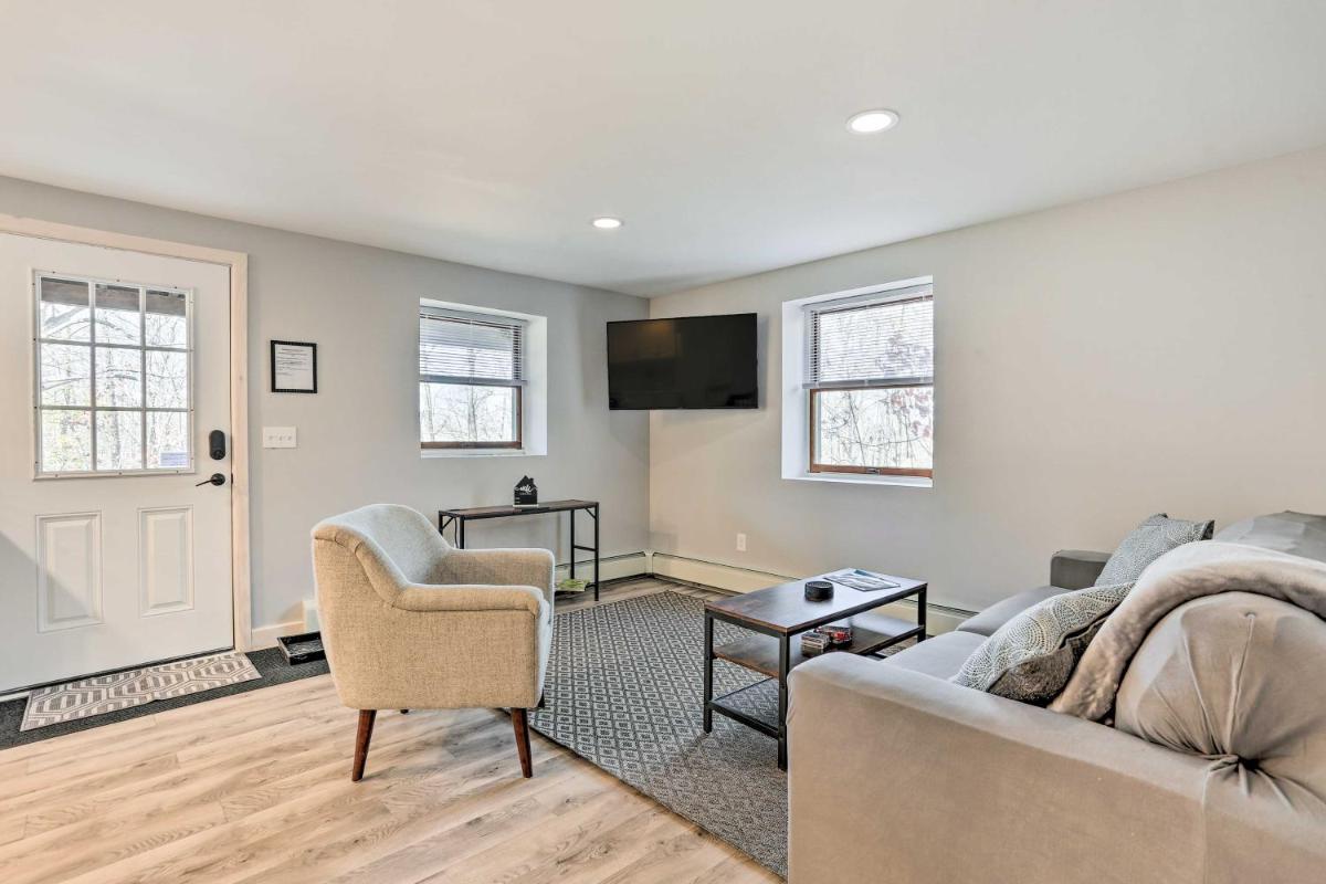 Charming Beacon Apt with Fire Pit Near Hiking! - Housity