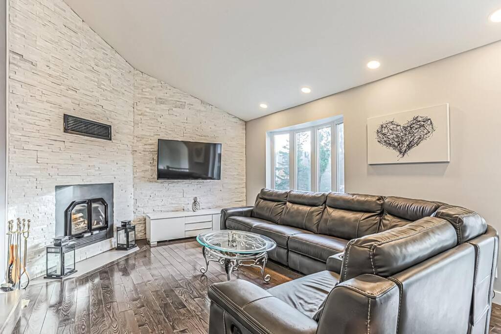 Cheerful 4 bedroom home with inground heated pool - Housity