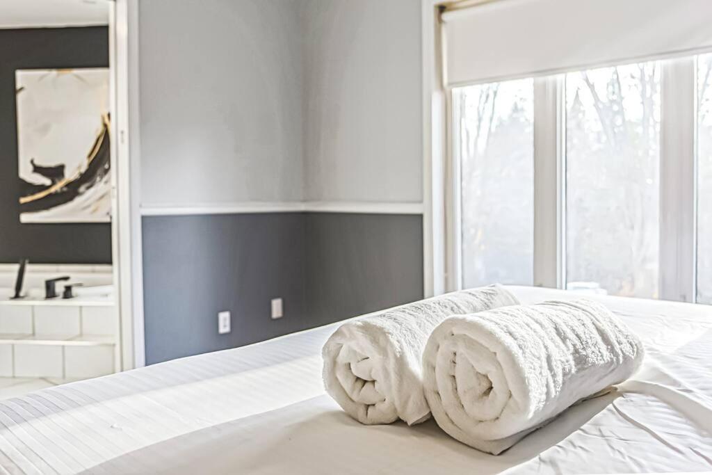 Cheerful 4 bedroom home with inground heated pool - Housity