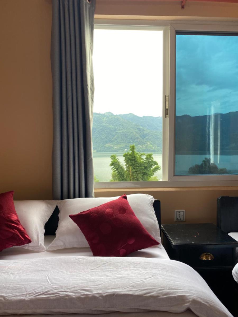 The Eagle Zone - Housity