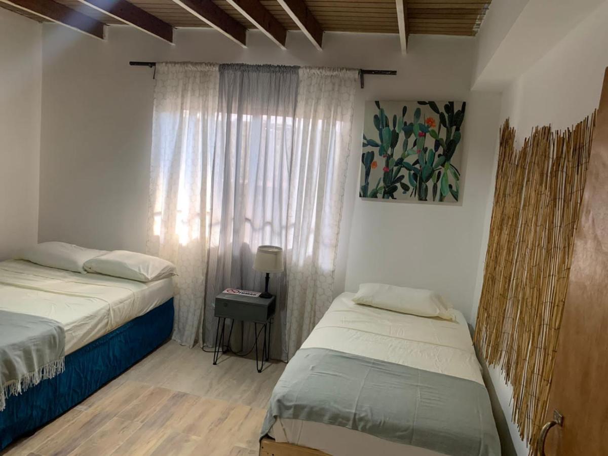 Suitetrails - JOEBI'S HOUSE walking distance to Rocky Cay beach ideal for families or groups