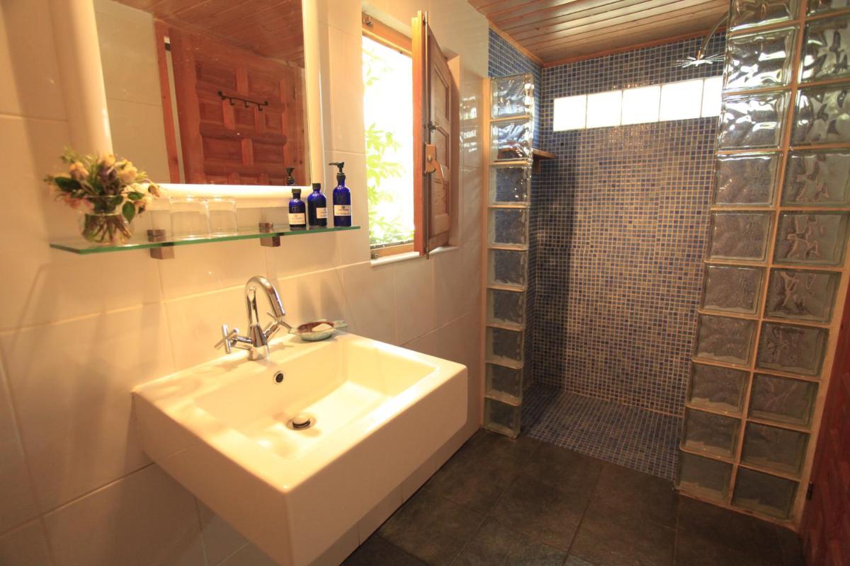 River Ebro Holidays - Housity