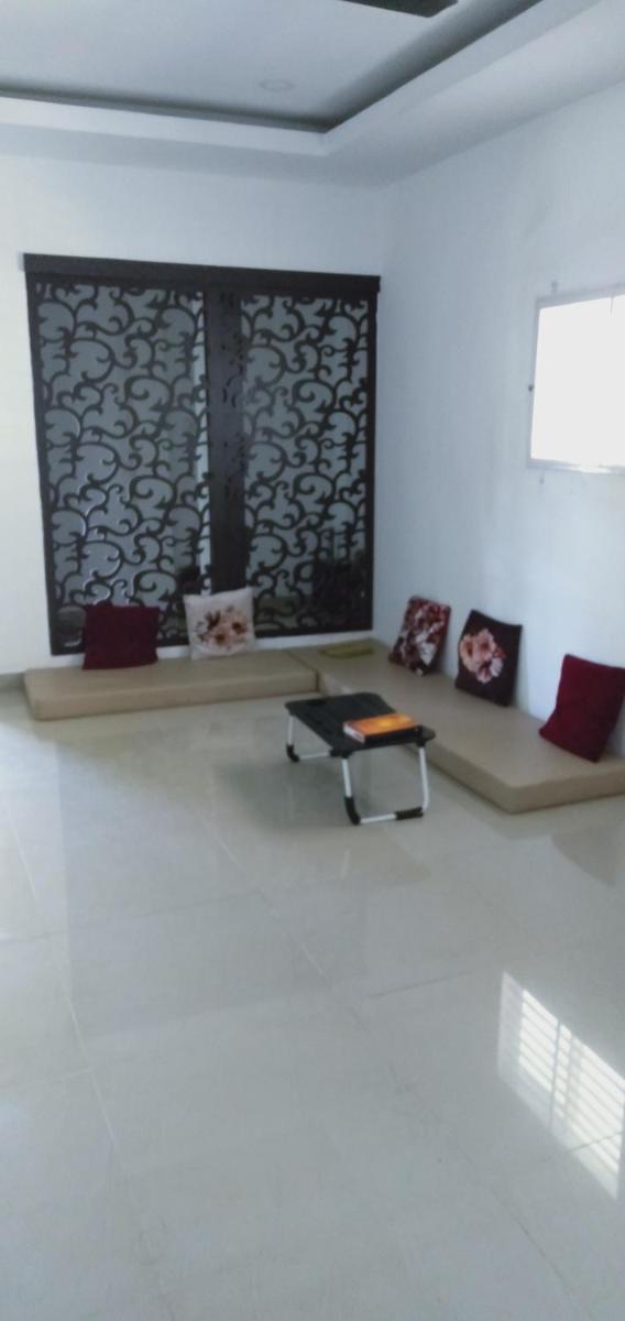 Cheerful one BHK house - Housity
