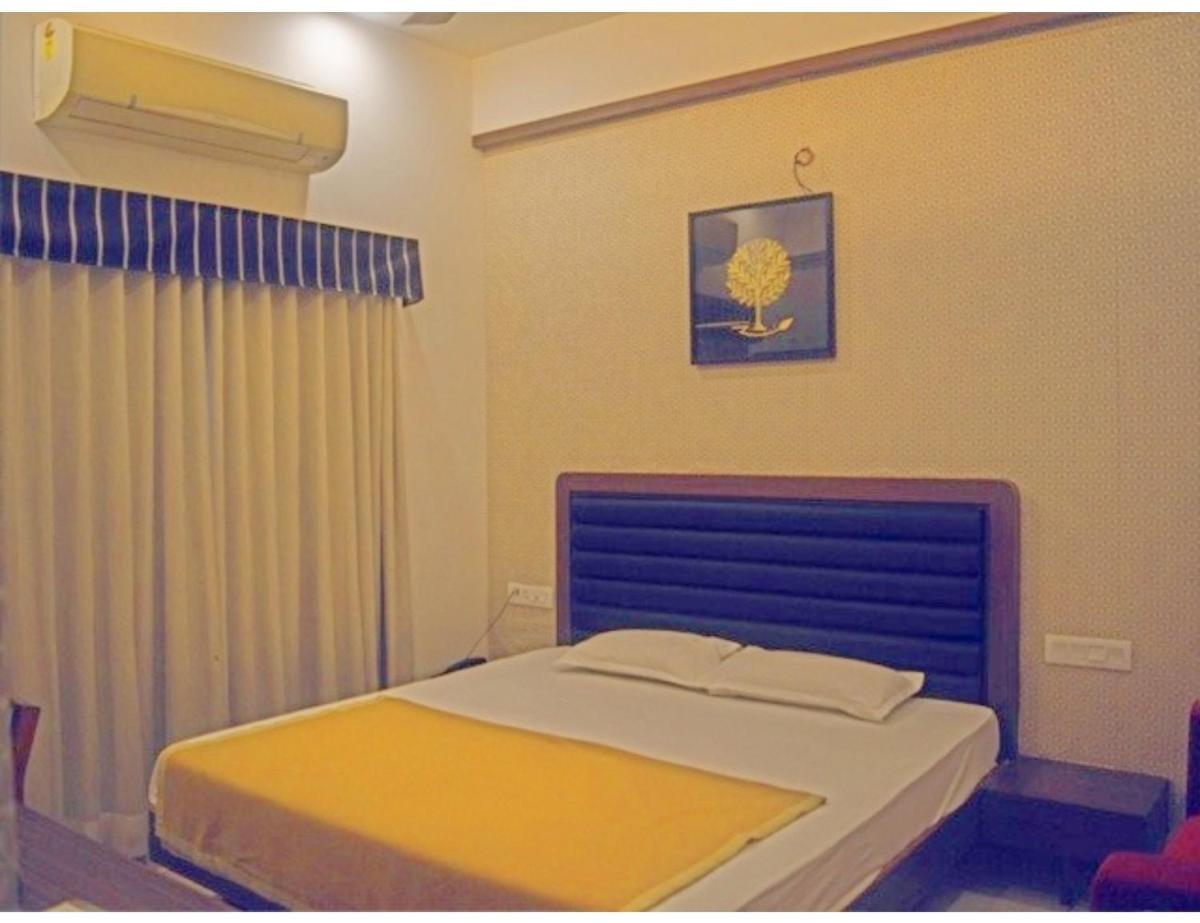 Hotel Vardan, Sagar - Housity