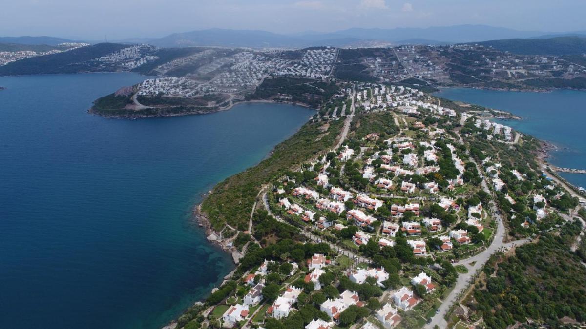 Summer House with Panoramic View and Its Own Beach - Housity