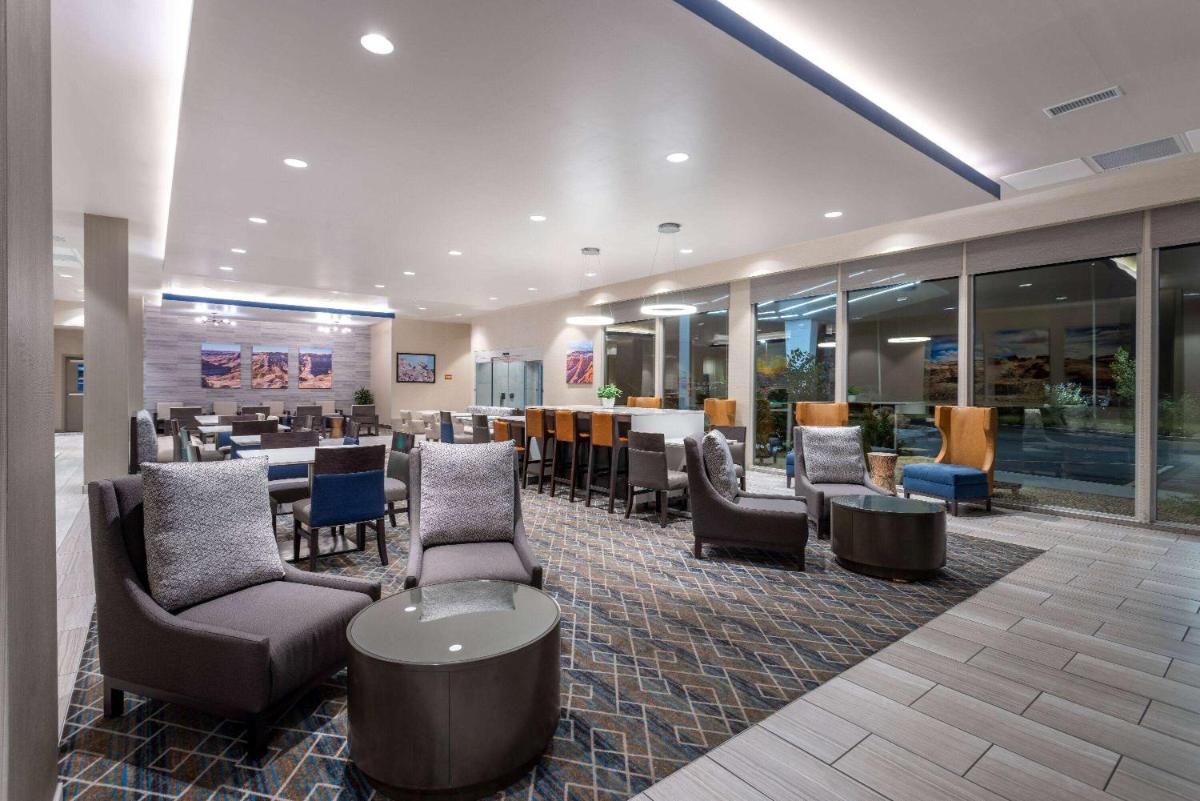 La Quinta Inn & Suites by Wyndham Holbrook Petrified Forest - Housity
