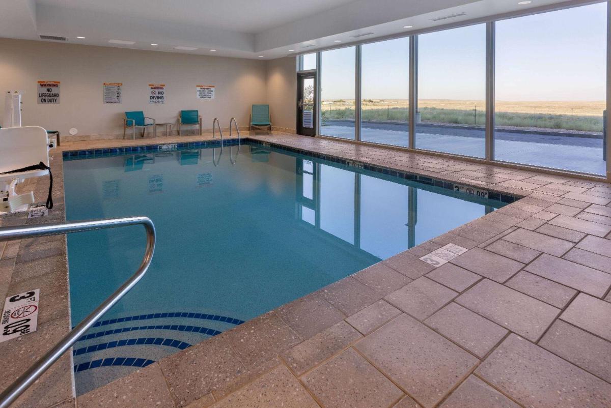 La Quinta Inn & Suites by Wyndham Holbrook Petrified Forest - Housity