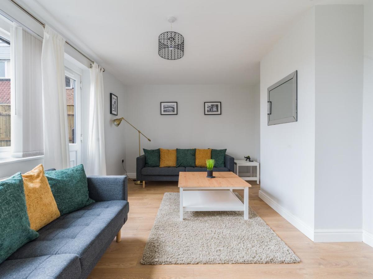 Howick House - Large 3 bedroom house, Gosforth - Housity