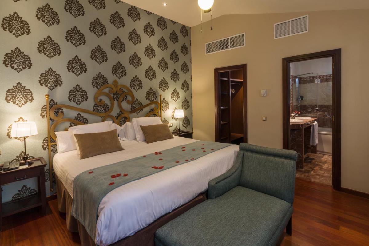 Cama o camas de una habitación en Laguna Nivaria Hotel & Spa