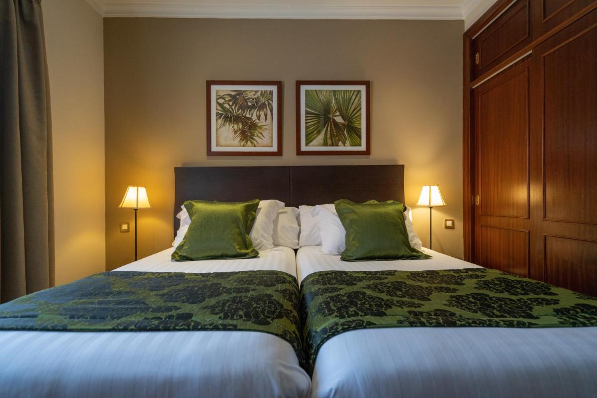 Cama o camas de una habitación en Laguna Nivaria Hotel & Spa