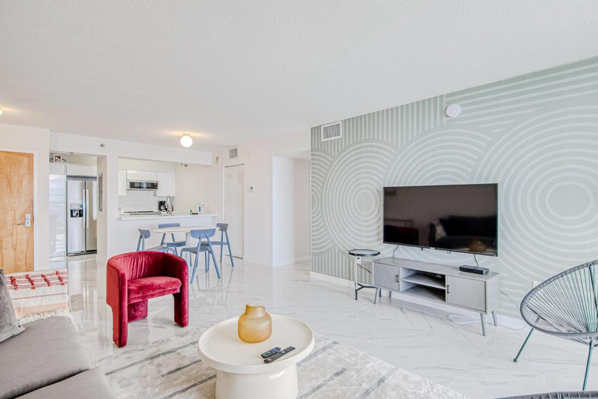 Brickell Bay Beauty - Housity