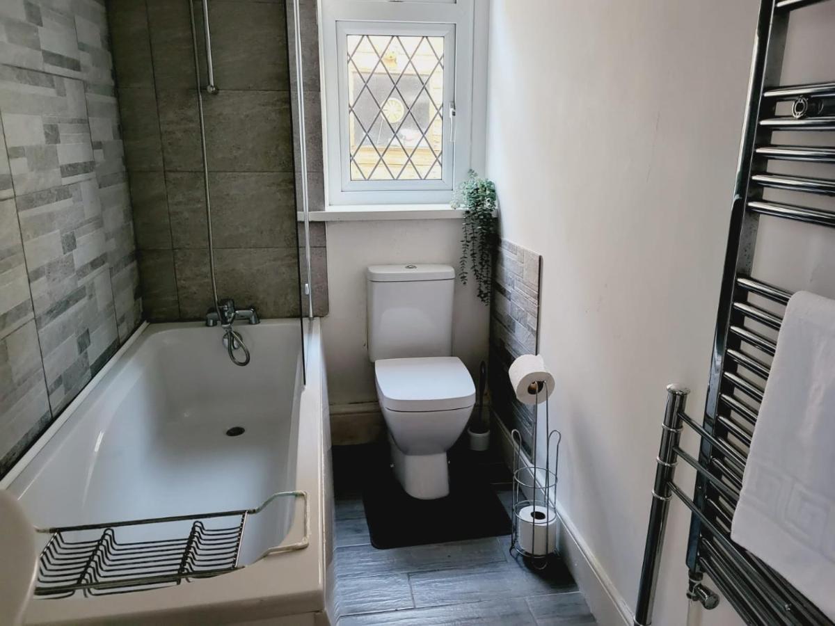 Suitetrails - City Centre Twin bed spacious room, TV, wifi