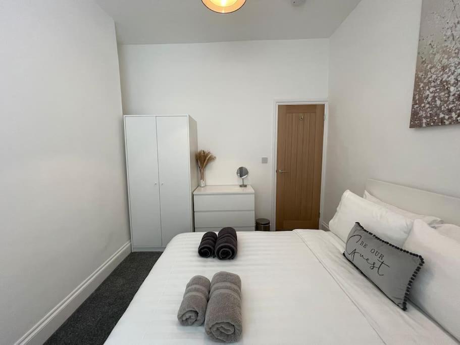 Stunning 2-bedroom apartment in heart of Plymouth - Housity