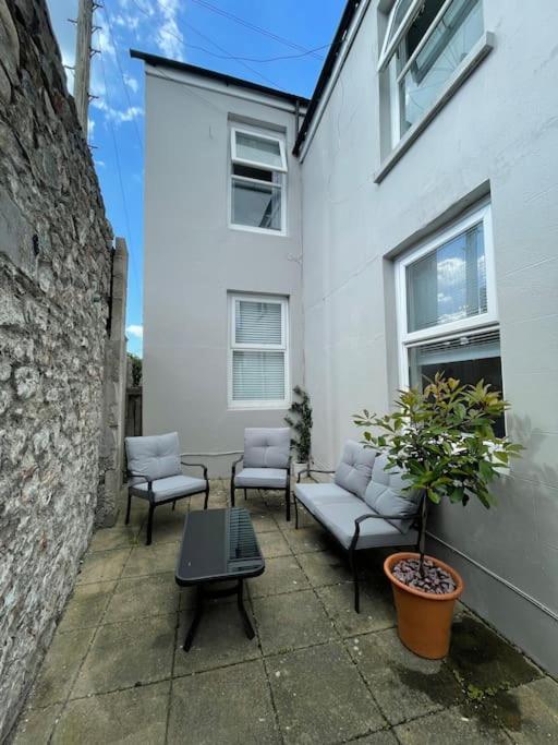 Stunning 2-bedroom apartment in heart of Plymouth - Housity