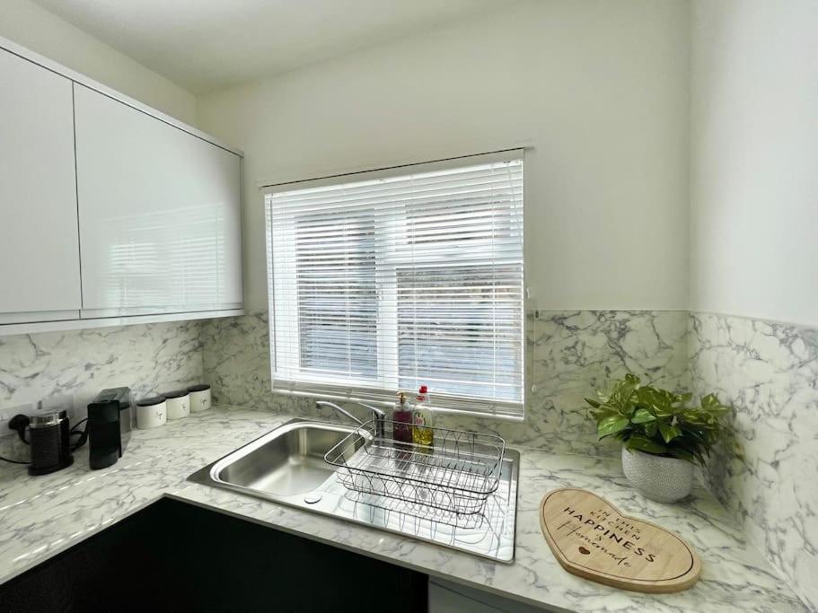 Stunning 2-bedroom apartment in heart of Plymouth - Housity